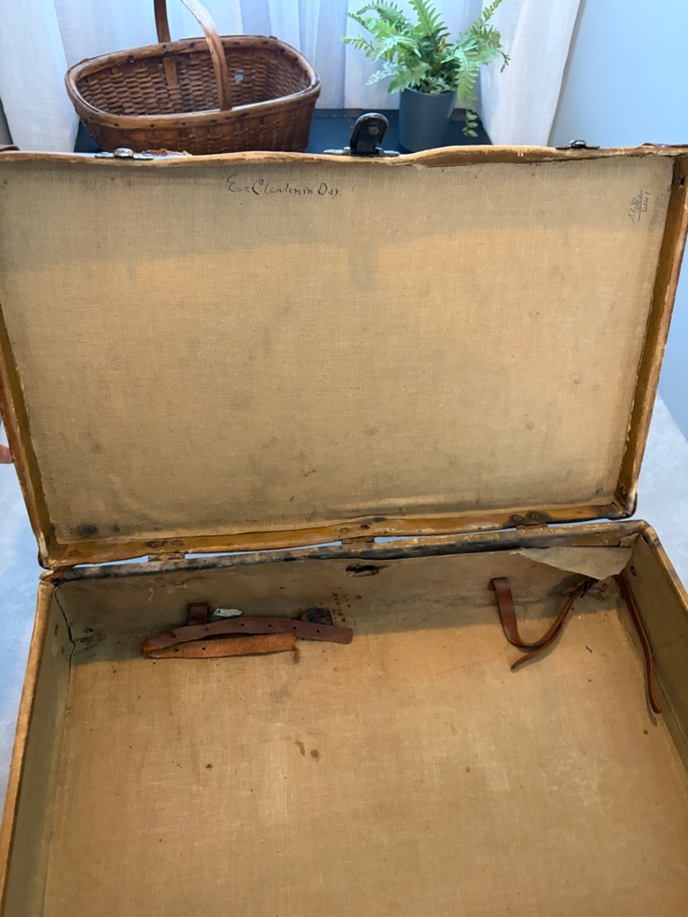 Antique Vintage Brown Leather Suitcase - Picture 8 of 11